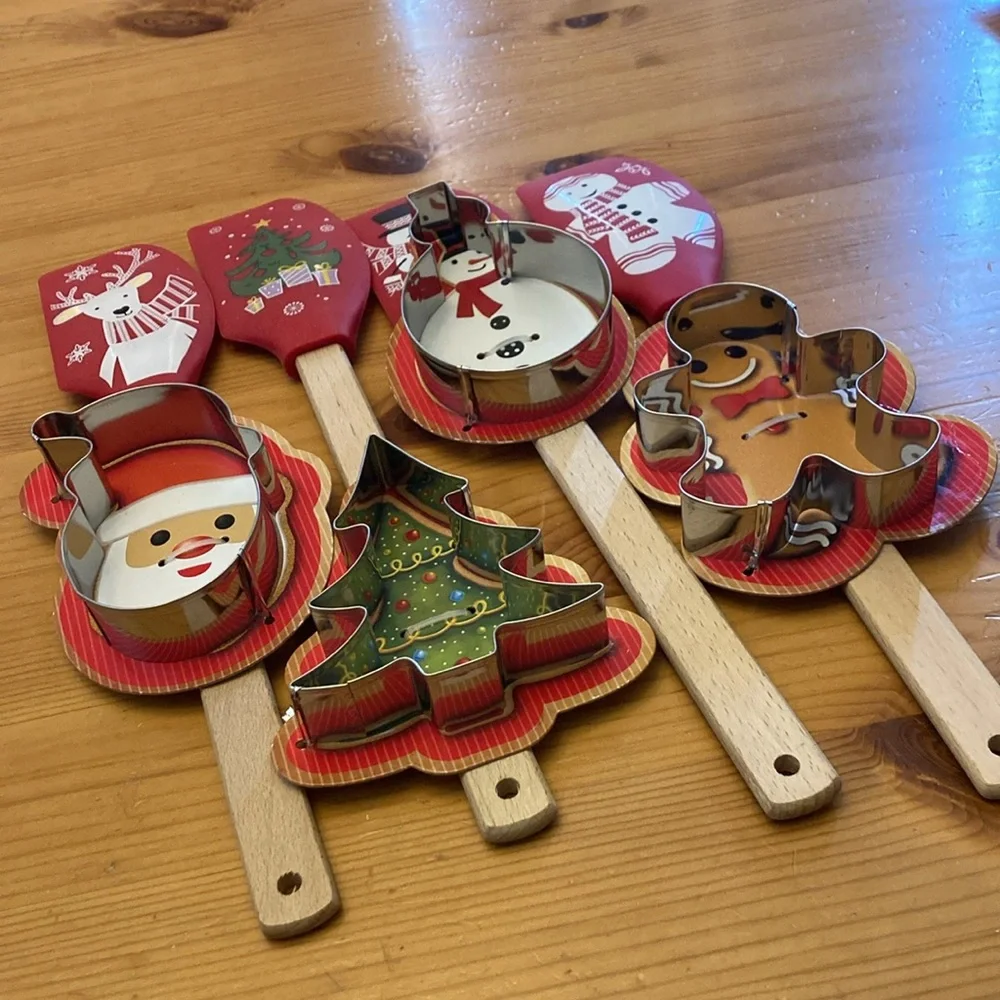 NEW Christmas Spatula with Cookie Cutter Set - Santa, Snowman, Gingerbread, Tree